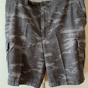 True Nation Camouflage Cargo Shorts Men’s ~ Size 42  ~ EUC